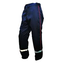 pantalon d'intervention de l'ensemble F1. 2 posches de côtés en biais, renfort tissus de fond de genou. Ce pantalon apporte une sécurité optimale